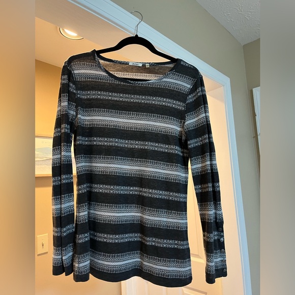 Dylan from Evereve Long Sleeve Top - Picture 1 of 3